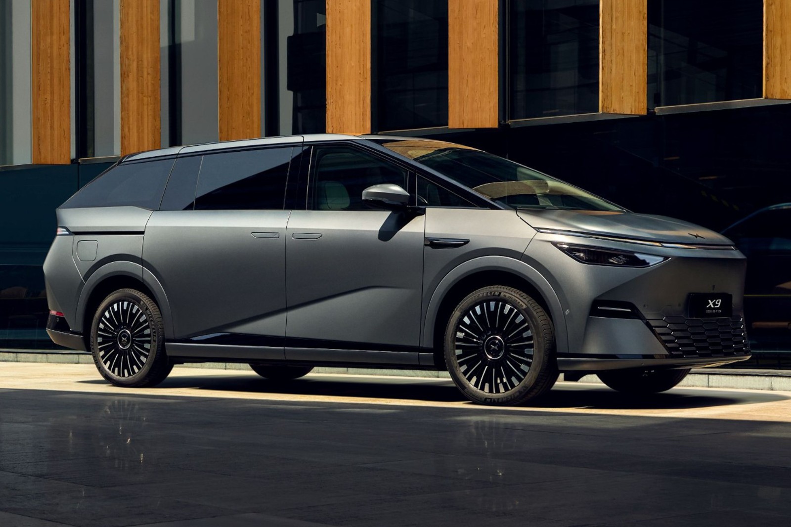 รูป XPENG X9 Luxury 2025