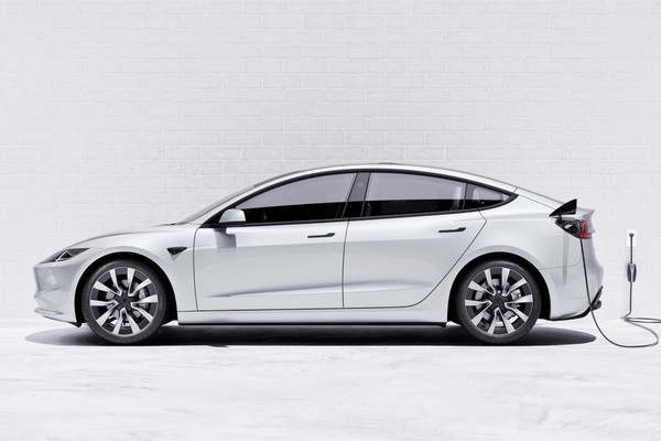 รูป Tesla Model 3 2025