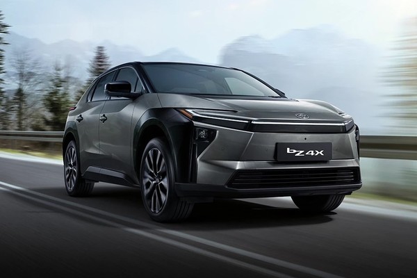 Toyota bZ4X อย่างเป็นทางการ