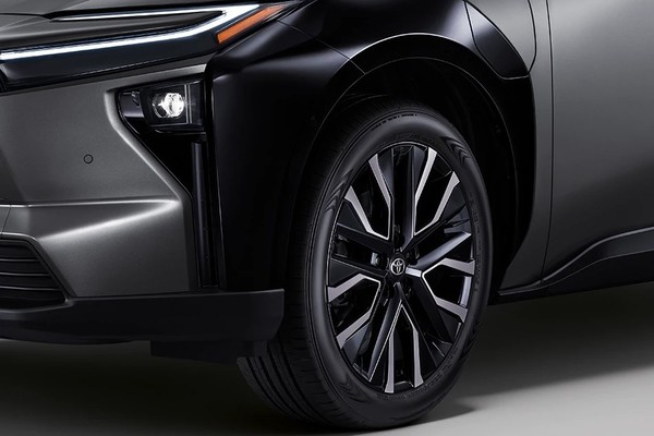 Toyota bZ4X อย่างเป็นทางการ