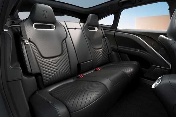 รูป CHANGAN AVATR 11 2025