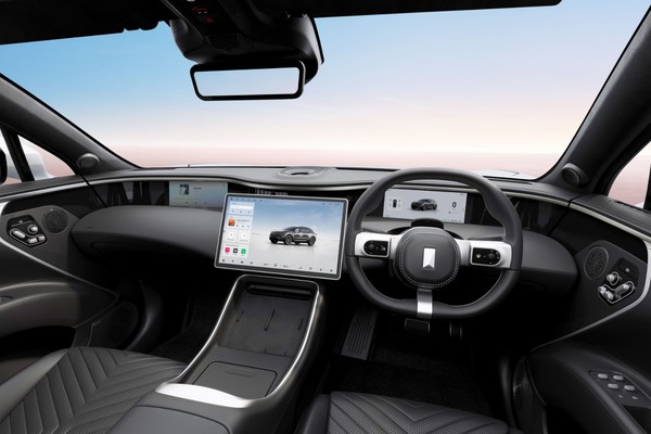 รูป CHANGAN AVATR 11 2025