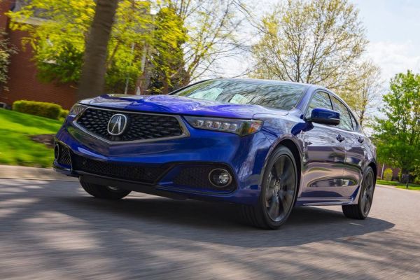 Acura TLX อย่างเป็นทางการ