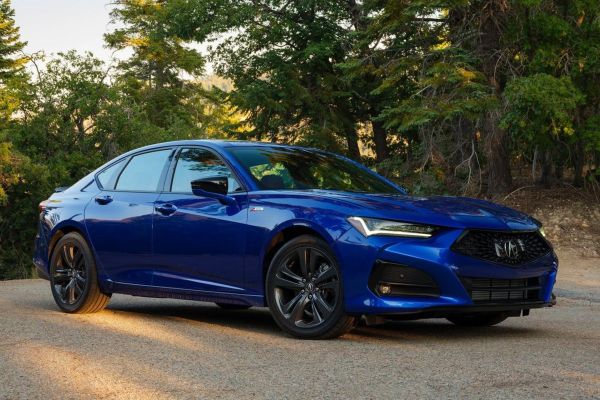 Acura TLX อย่างเป็นทางการ