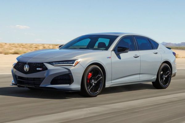Acura TLX อย่างเป็นทางการ