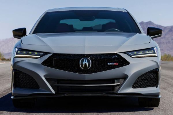 Acura TLX อย่างเป็นทางการ
