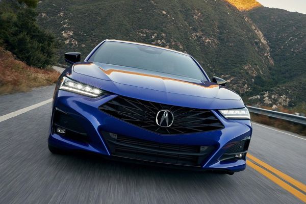 Acura TLX อย่างเป็นทางการ