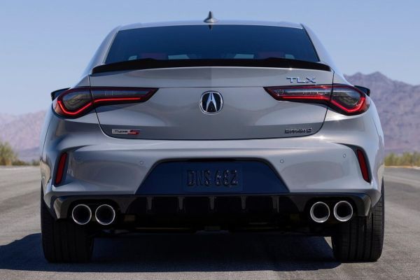 Acura TLX อย่างเป็นทางการ