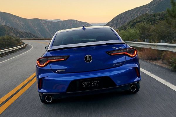Acura TLX อย่างเป็นทางการ