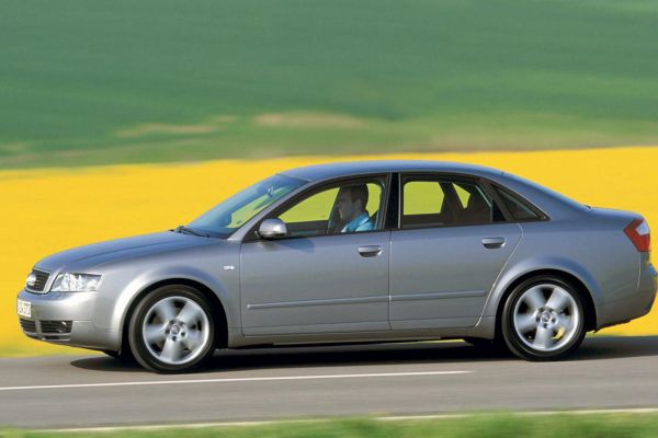 Audi A4 อย่างเป็นทางการ