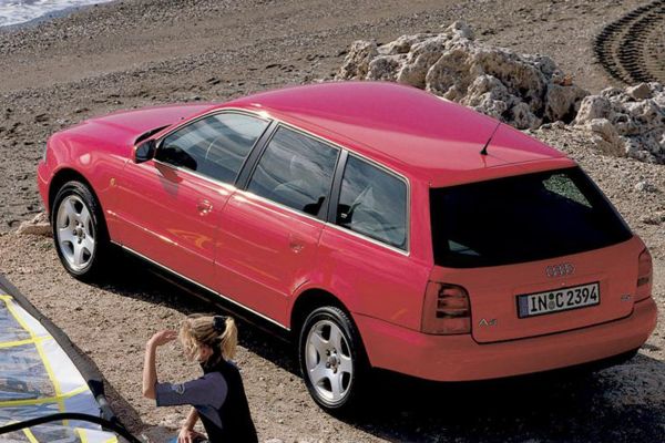 Audi A4 Avant อย่างเป็นทางการ