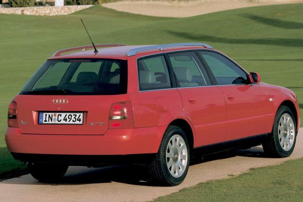 Audi A4 Avant อย่างเป็นทางการ