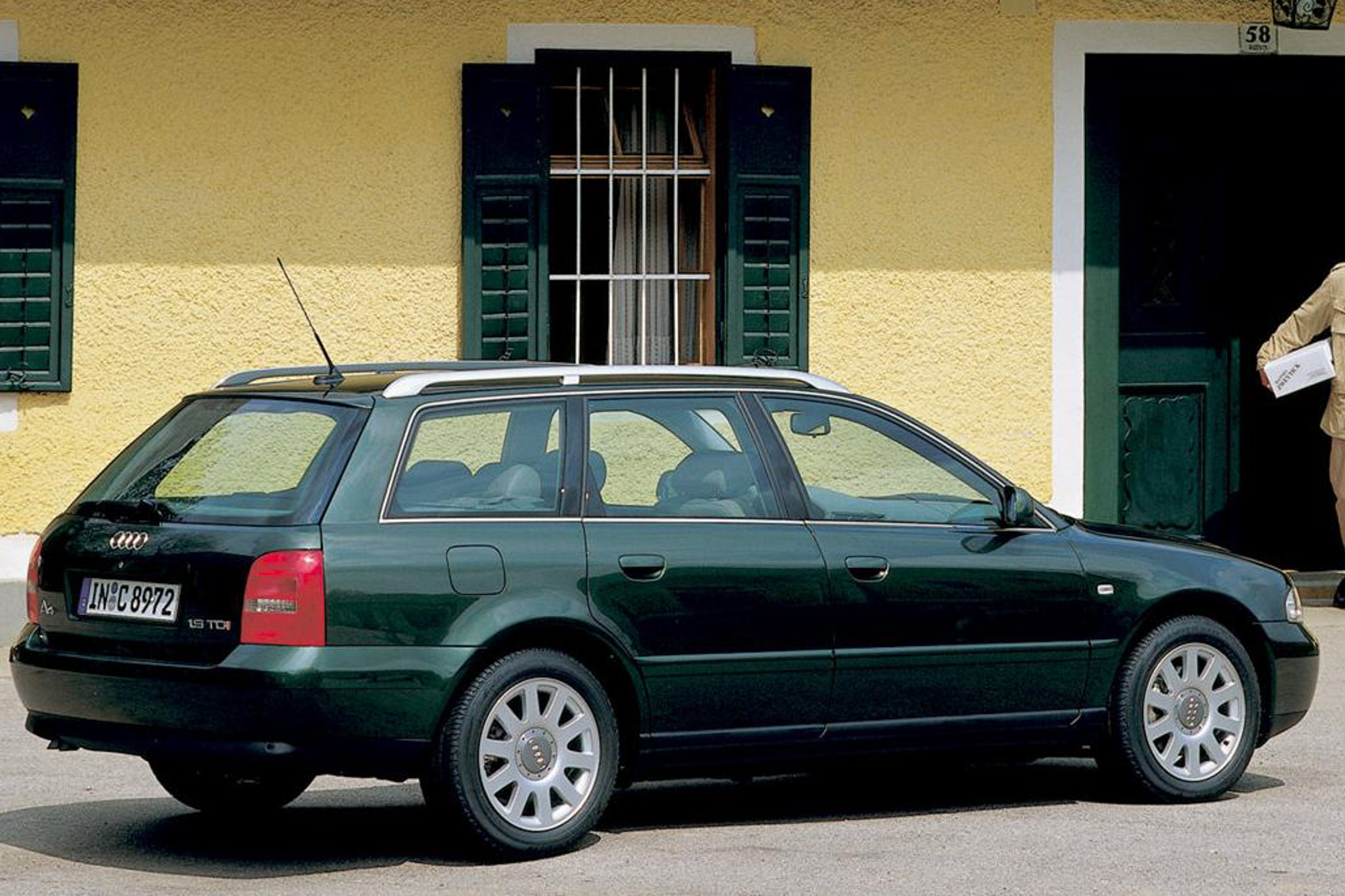 รูป 1999 Audi A4 Avant public