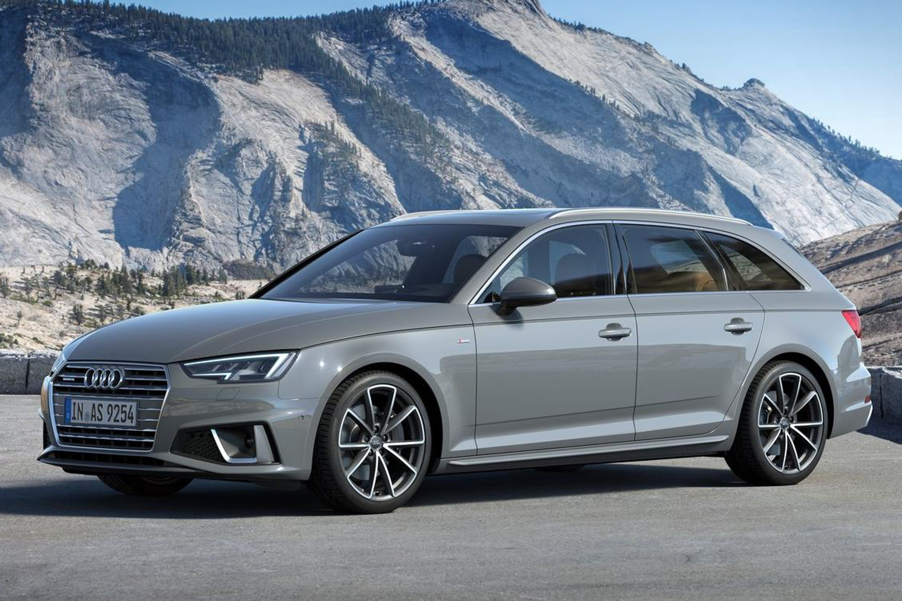 รูป 2019 Audi A4 Avant public