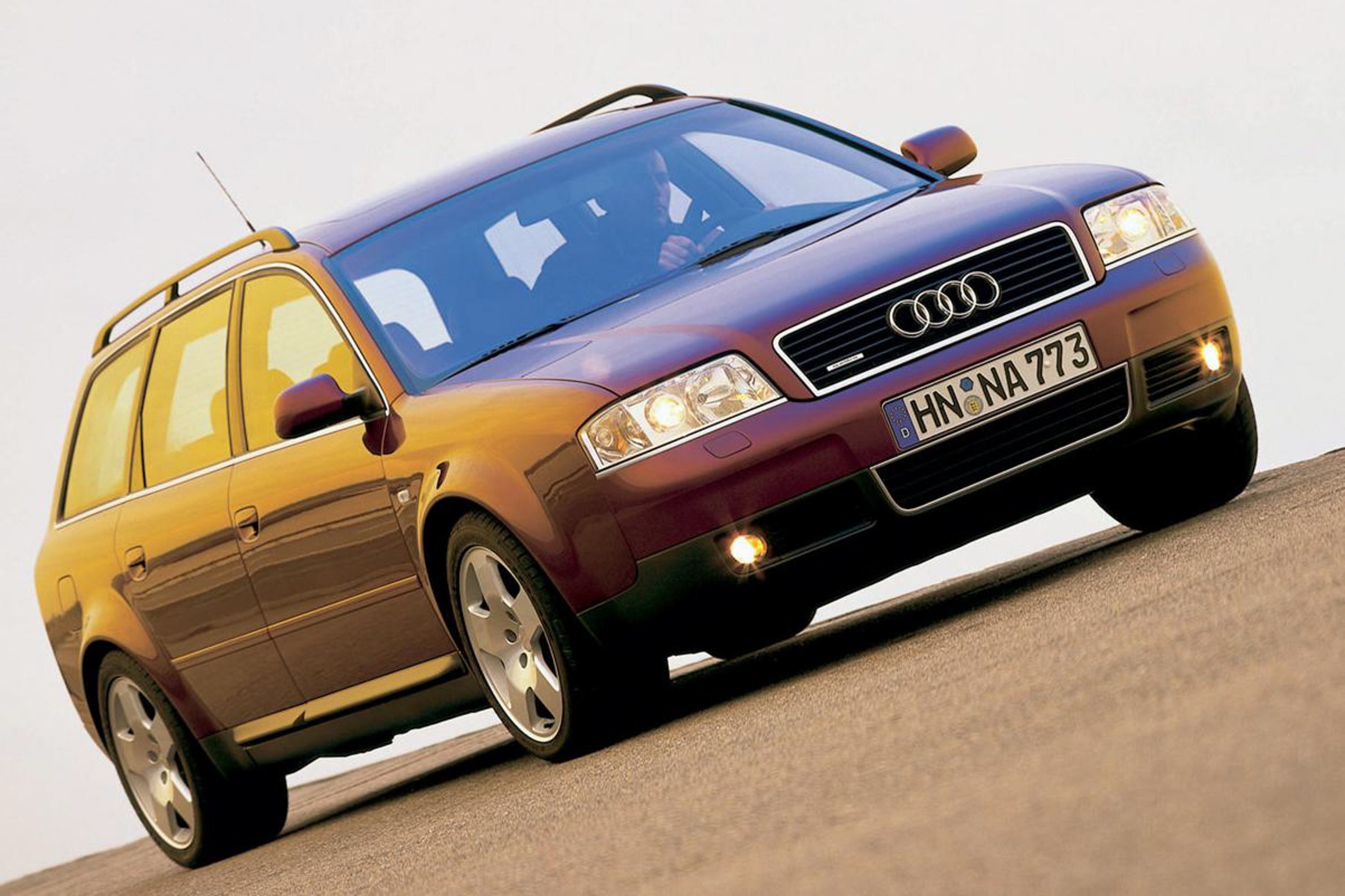 รูป 1998 Audi A6 Avant public