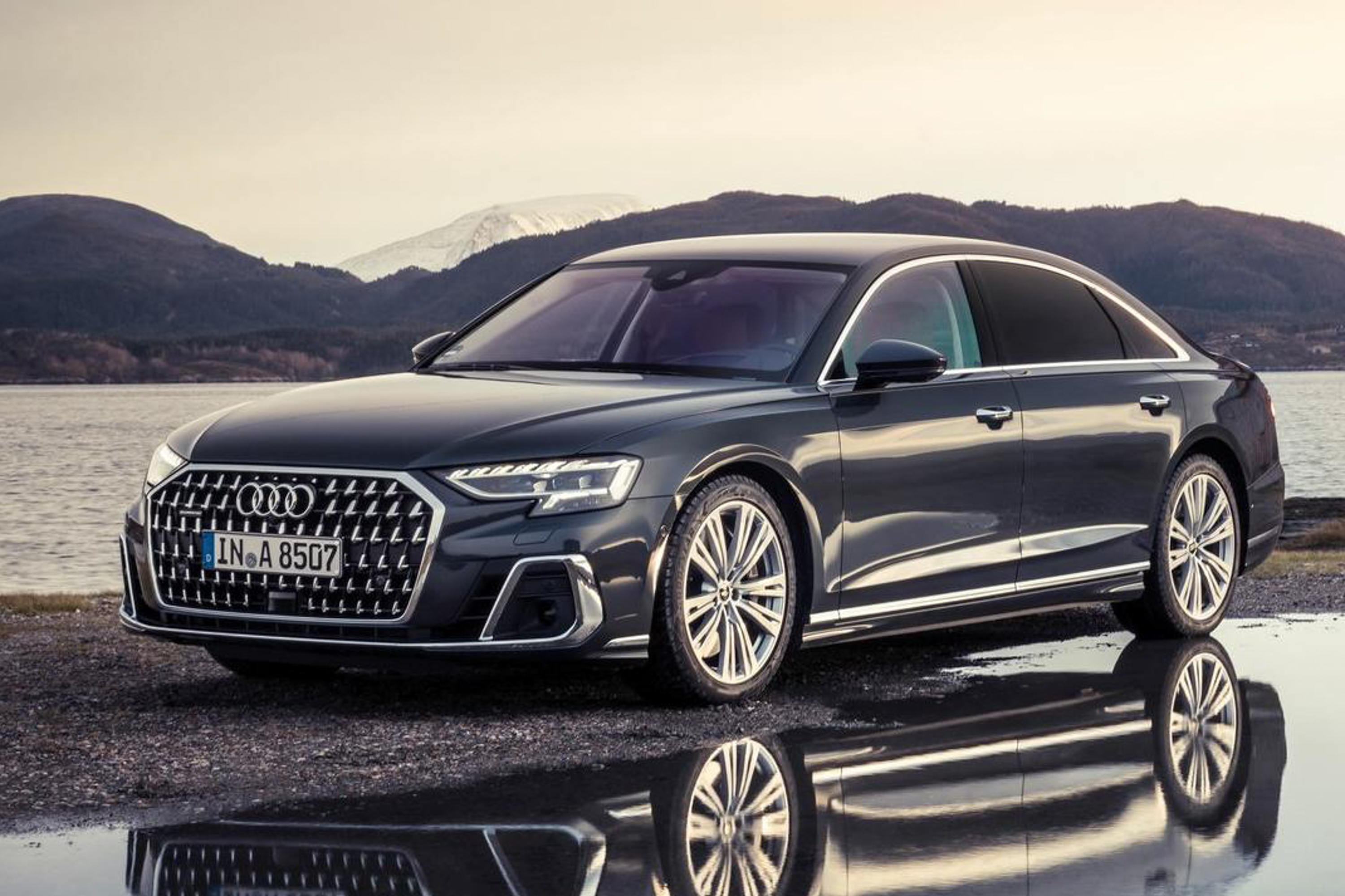 รูป 2022 Audi A8 L public