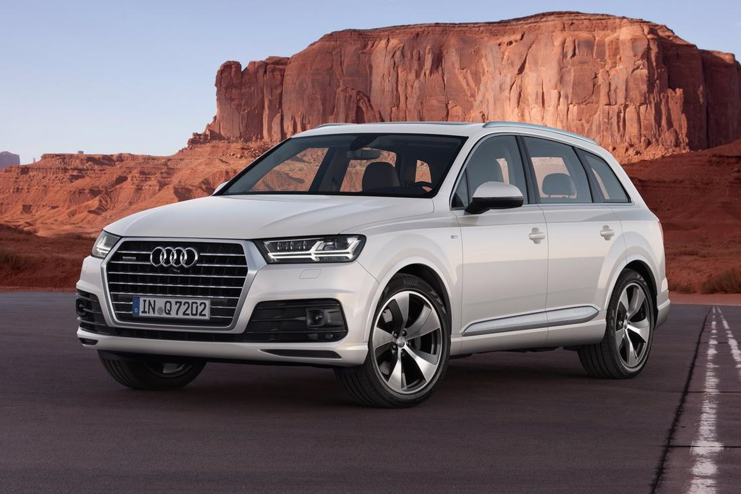 รูป 2016 Audi Q7 public