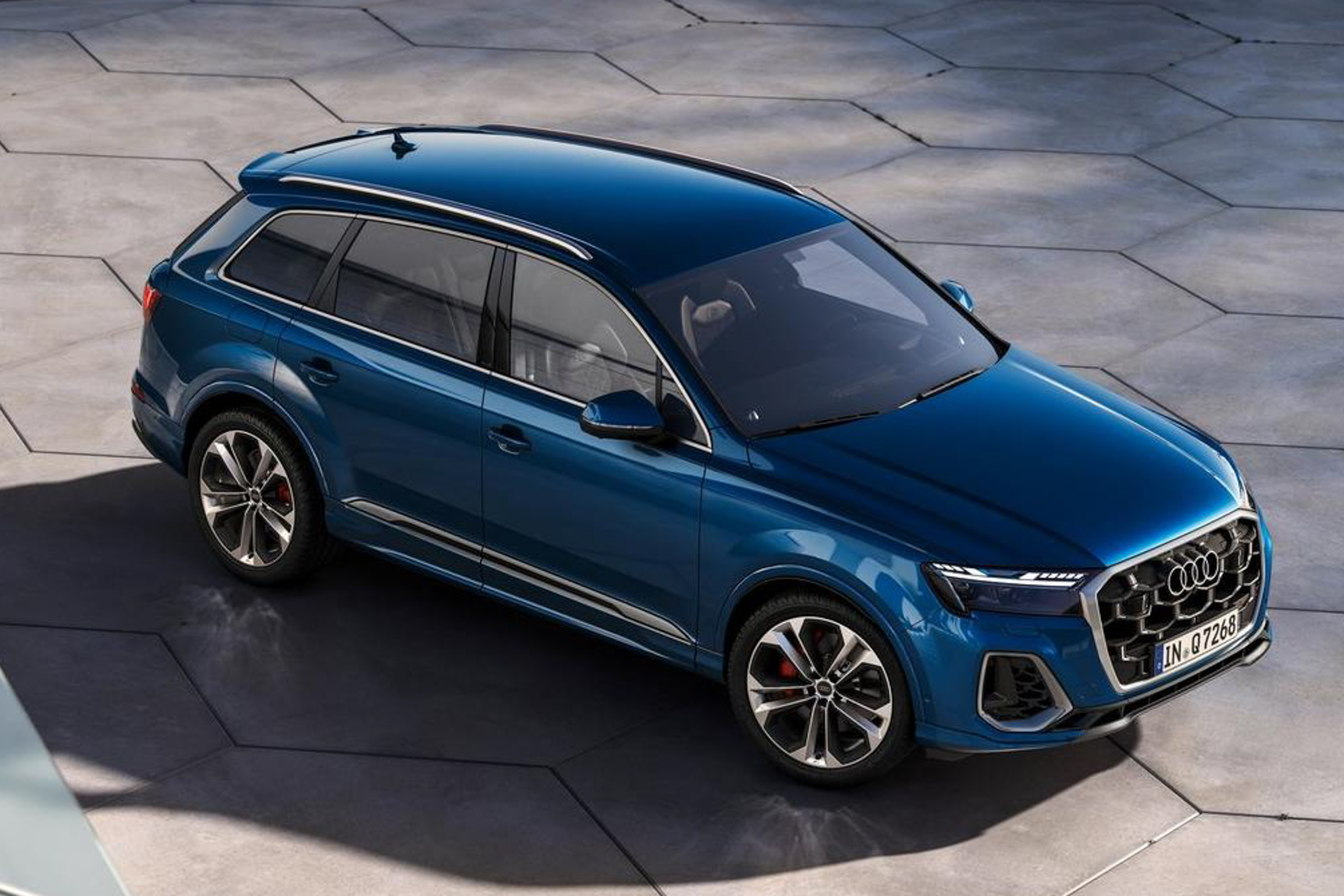 รูป 2025 Audi Q7 public