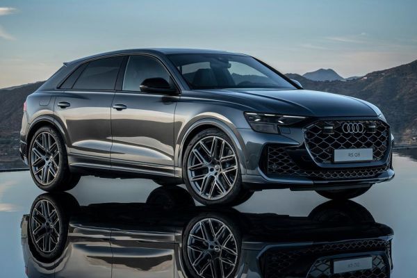 รูป Audi RS Q8