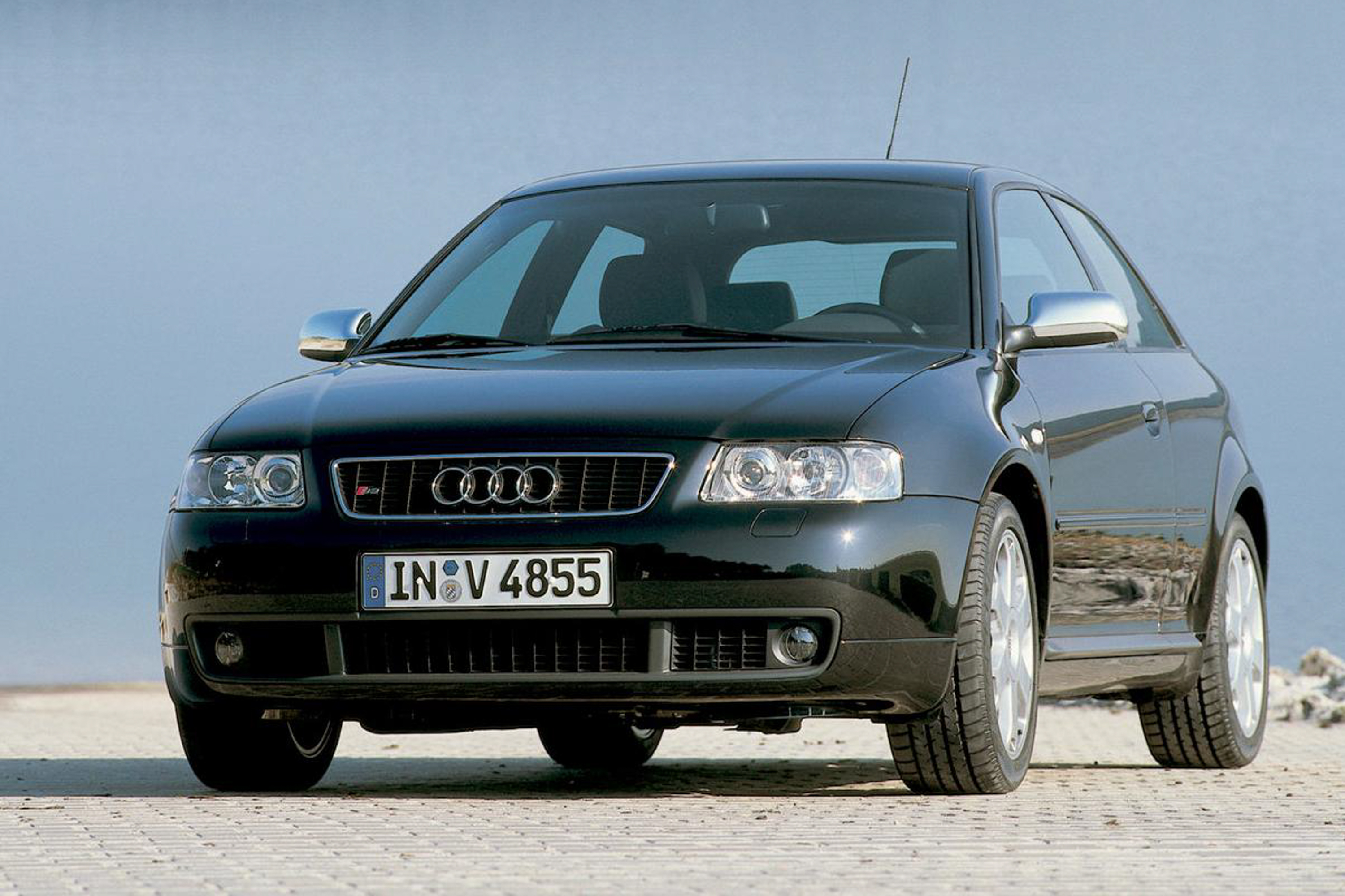 รูป 2000 Audi S3 public