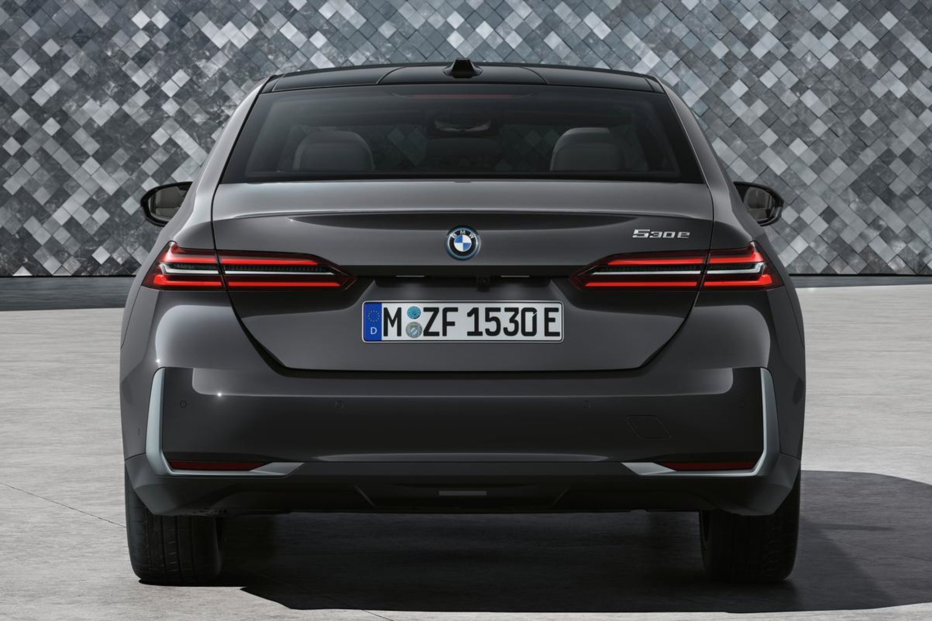 รูป 2024 BMW 530e M Sport Pro