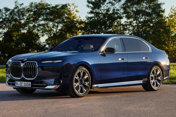 BMW 7 Series Sedan อย่างเป็นทางการ