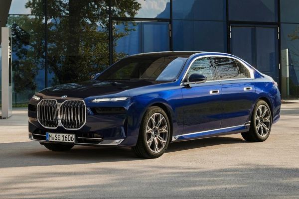 BMW 7 Series Sedan อย่างเป็นทางการ