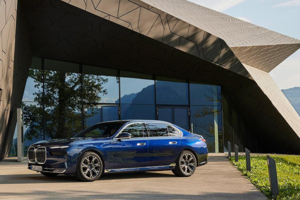 BMW 7 Series Sedan อย่างเป็นทางการ
