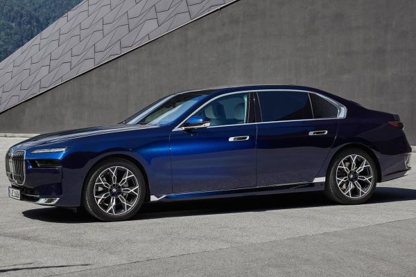BMW 7 Series Sedan อย่างเป็นทางการ