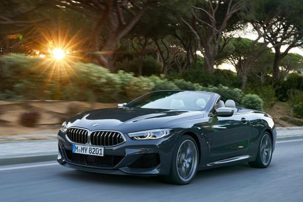 BMW 8 Series Convertible อย่างเป็นทางการ