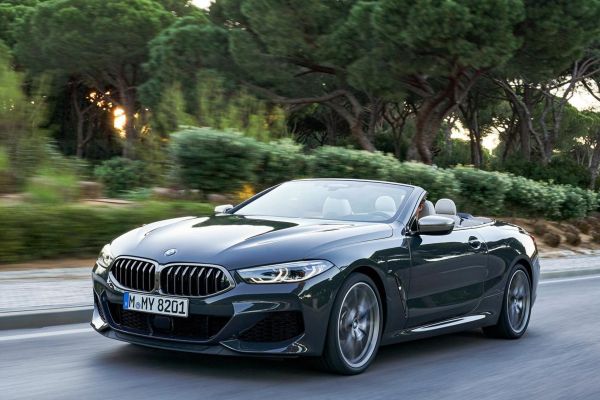 BMW 8 Series Convertible อย่างเป็นทางการ