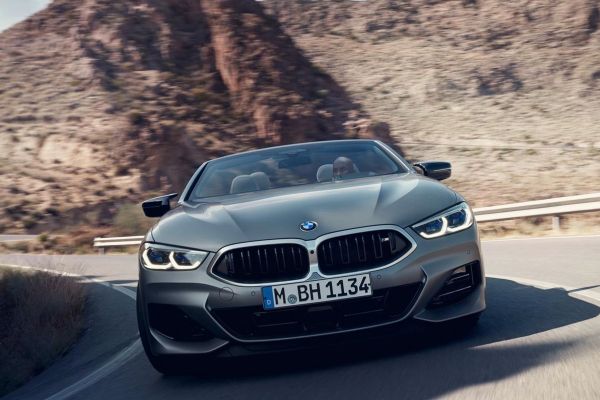 BMW 8 Series Convertible อย่างเป็นทางการ