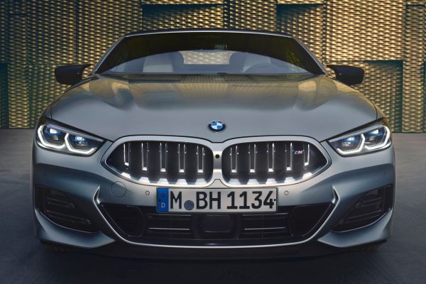 BMW 8 Series Convertible อย่างเป็นทางการ