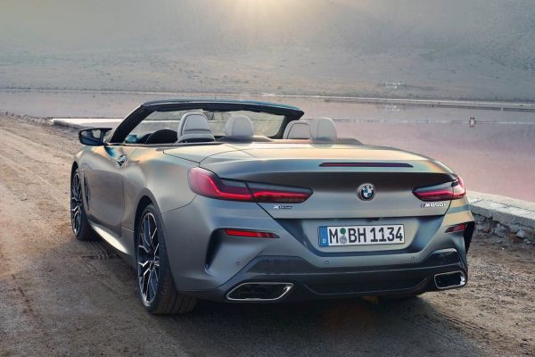 BMW 8 Series Convertible อย่างเป็นทางการ