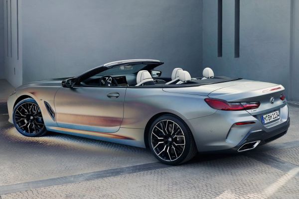 BMW 8 Series Convertible อย่างเป็นทางการ