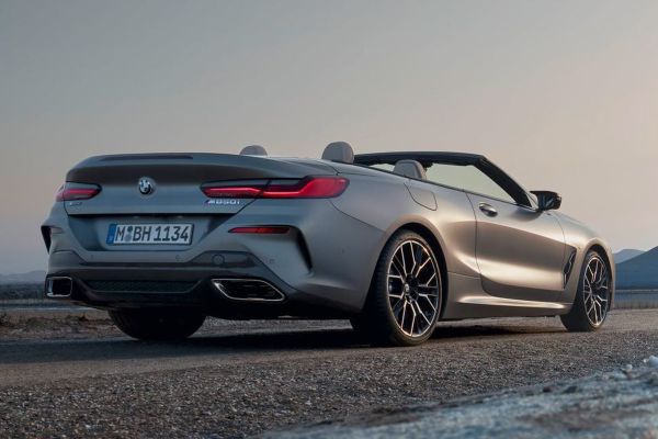 BMW 8 Series Convertible อย่างเป็นทางการ