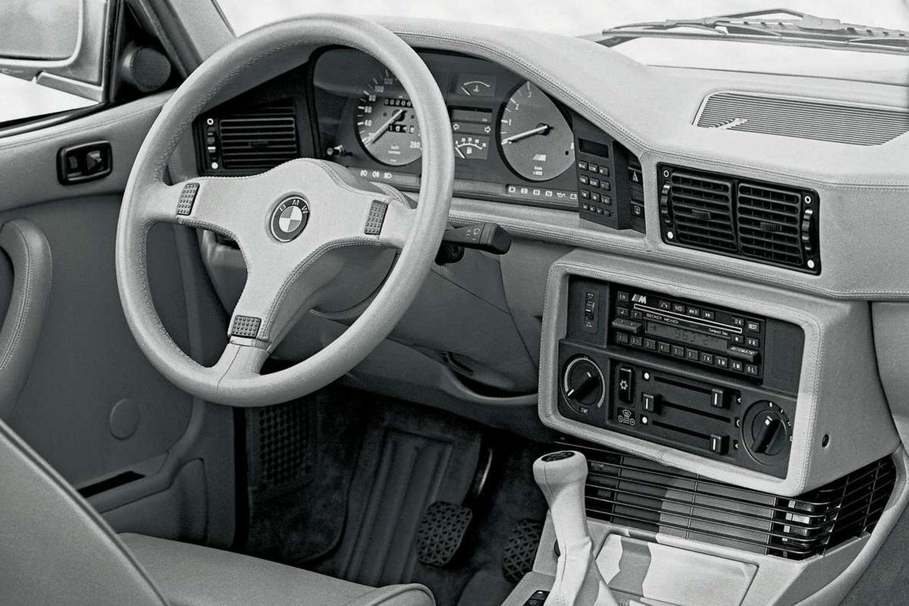 รูป 1984 BMW M5 Sedan public