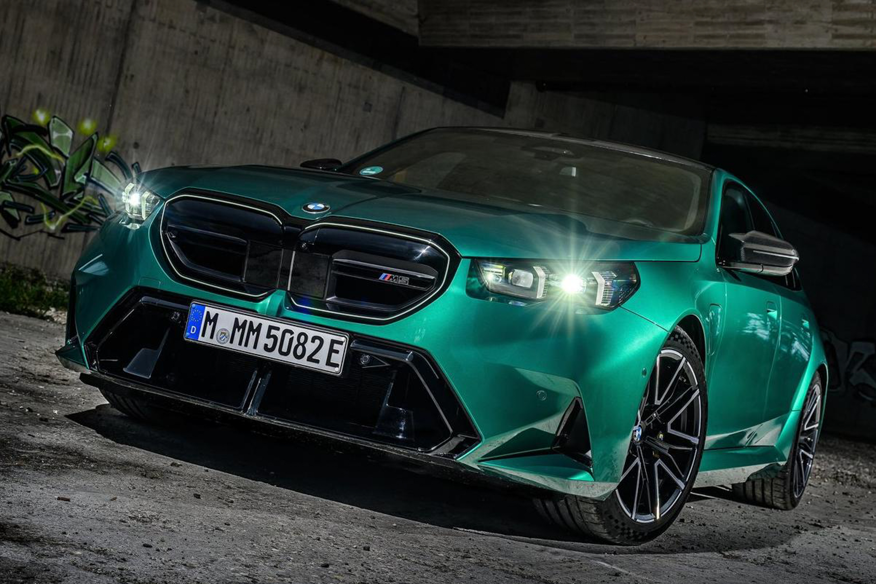 รูป 2025 BMW M5 Sedan public