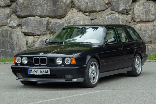 รูป BMW M5 Touring 1992
