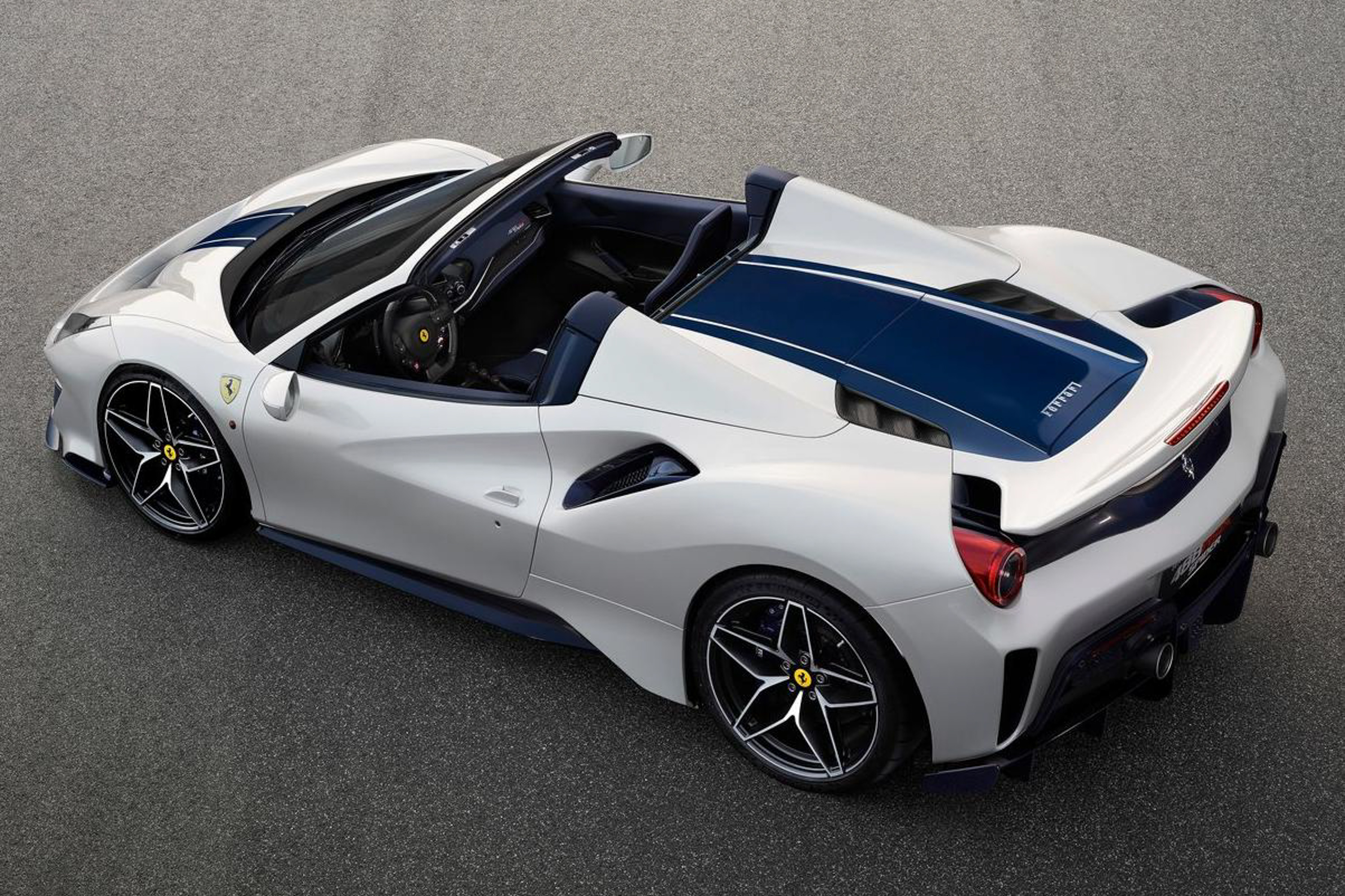 รูป 2019 Ferrari 488 Pista Spider public