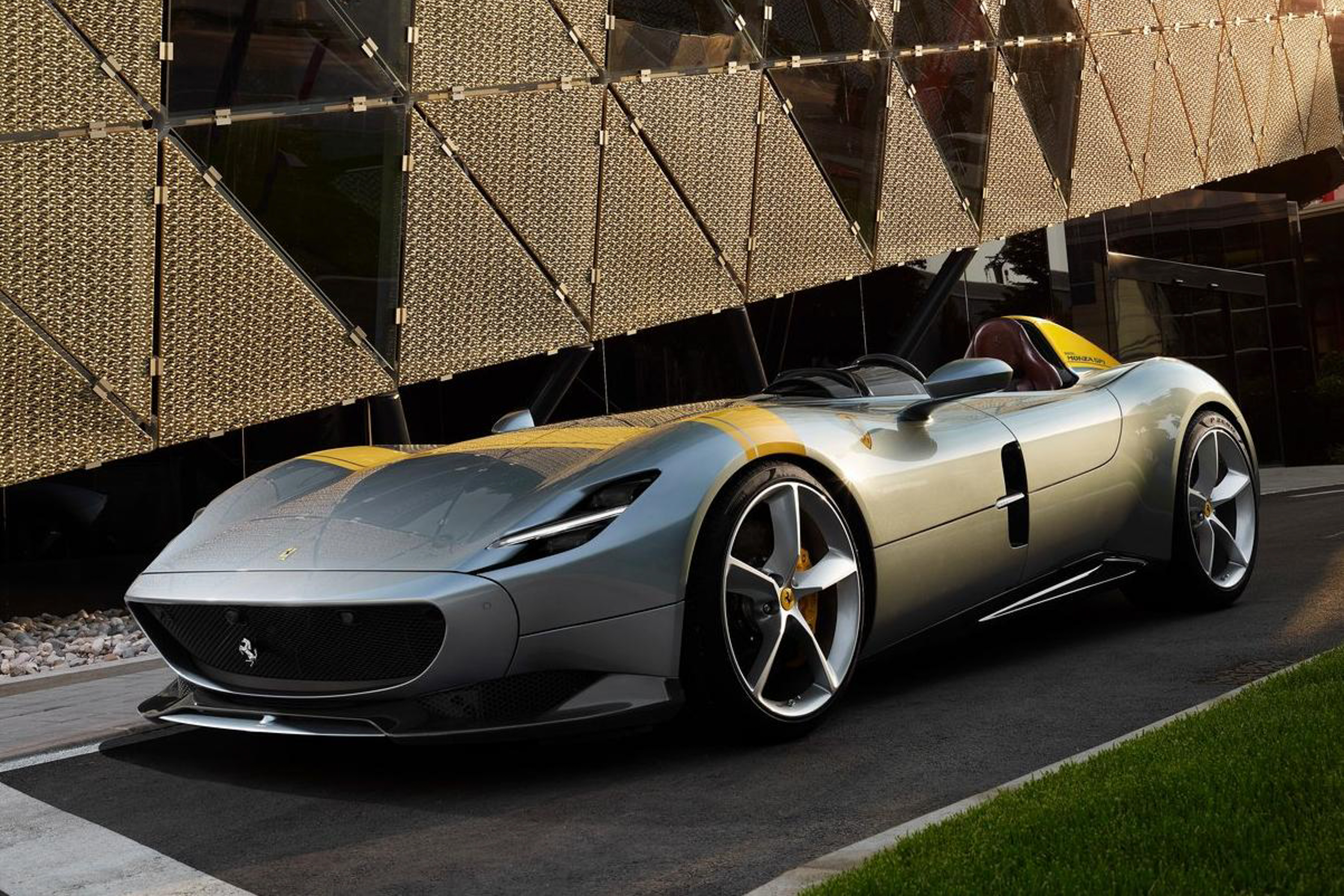 รูป 2019 Ferrari Monza SP1 public