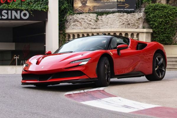 Ferrari SF90 Stradale อย่างเป็นทางการ