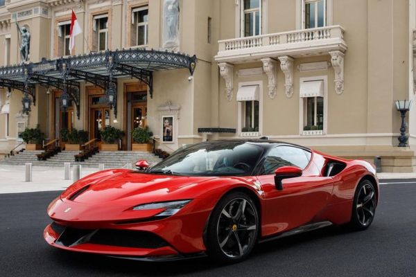 Ferrari SF90 Stradale อย่างเป็นทางการ