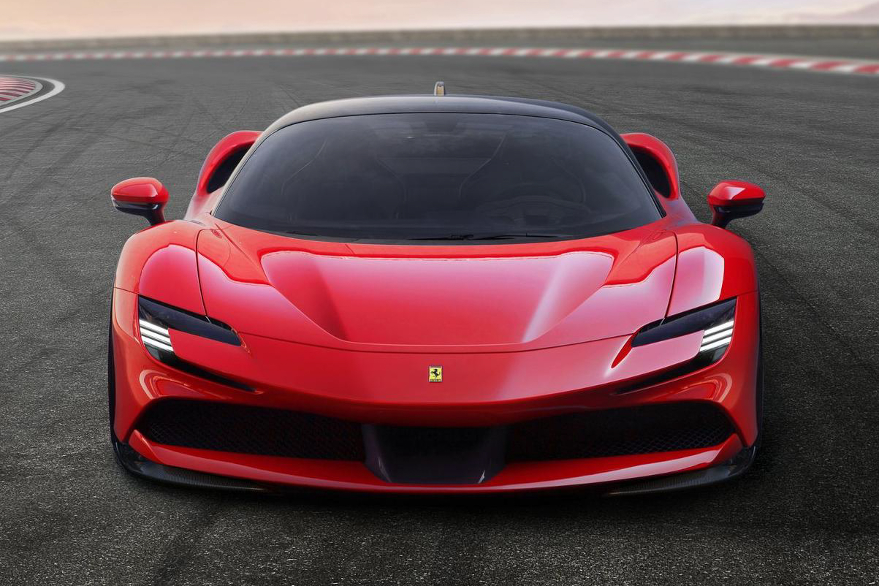 รูป 2020 Ferrari SF90 Stradale 4.0 V8