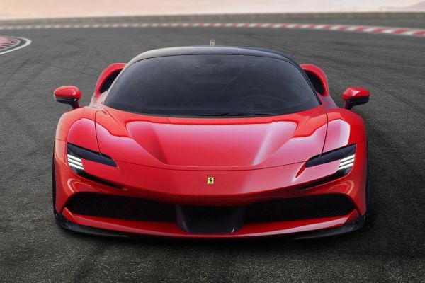 Ferrari SF90 Stradale อย่างเป็นทางการ