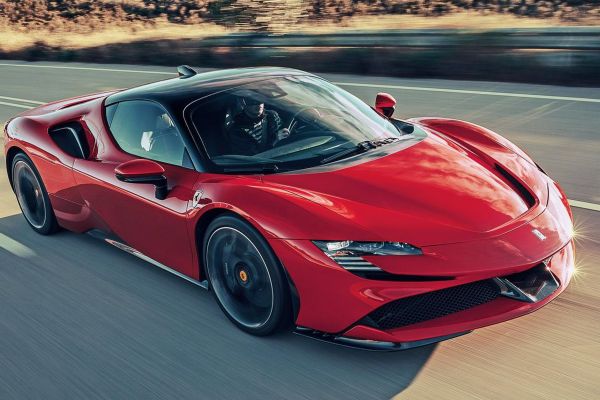 Ferrari SF90 Stradale อย่างเป็นทางการ
