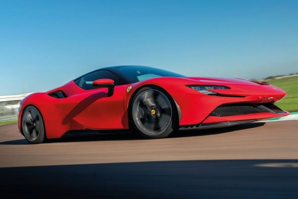 Ferrari SF90 Stradale อย่างเป็นทางการ
