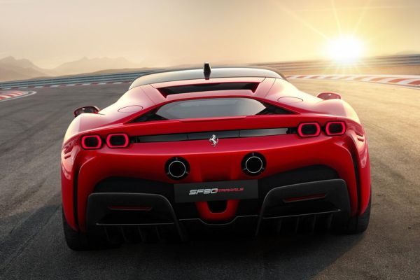 Ferrari SF90 Stradale อย่างเป็นทางการ