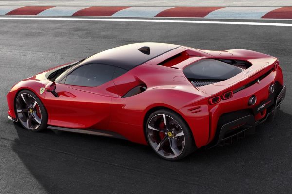 Ferrari SF90 Stradale อย่างเป็นทางการ