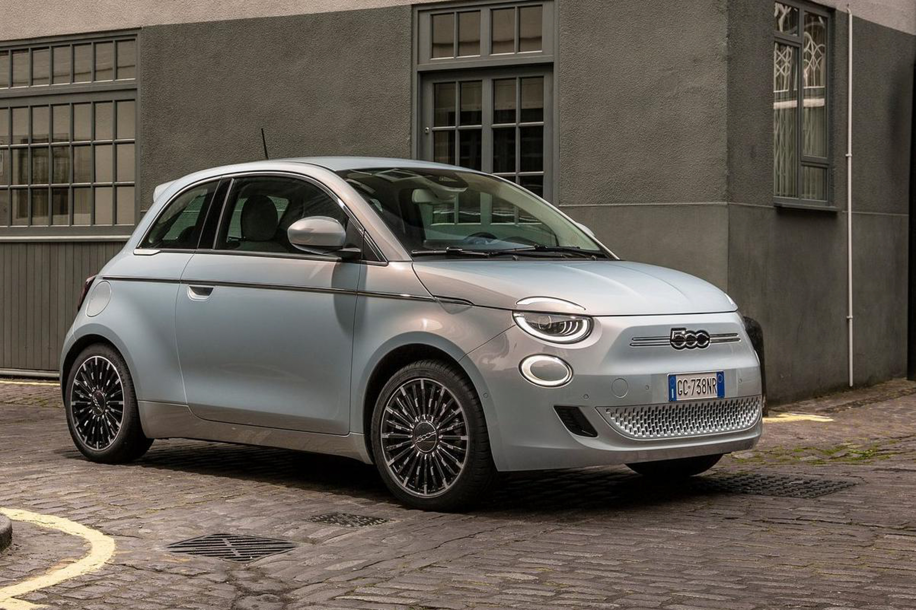 รูป 2021 Fiat 500 public